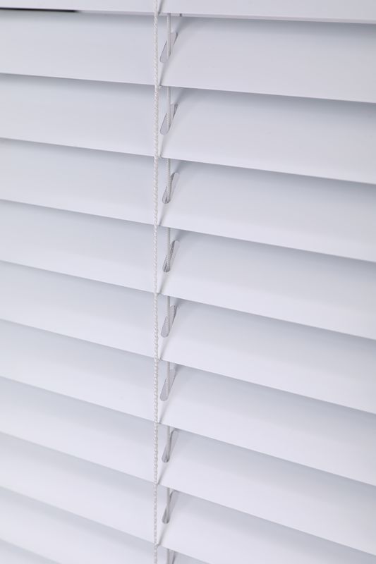 अस्पतालों के लिए विंडो डेकोरेशन एल्युमीनियम विनीशियन कॉर्डलेस परदा ब्लाइंड्स