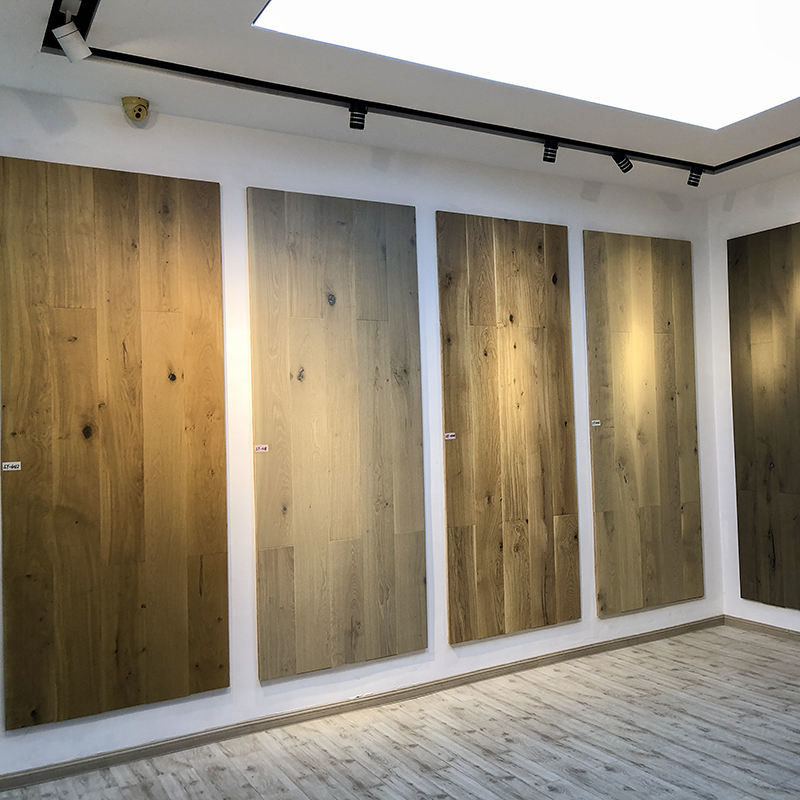 वाइड प्लैंक वॉश डिस्ट्रेस्ड ओक इंजीनियर्ड वुड फ़्लोरिंग 20 रंग अनुकूलन योग्य