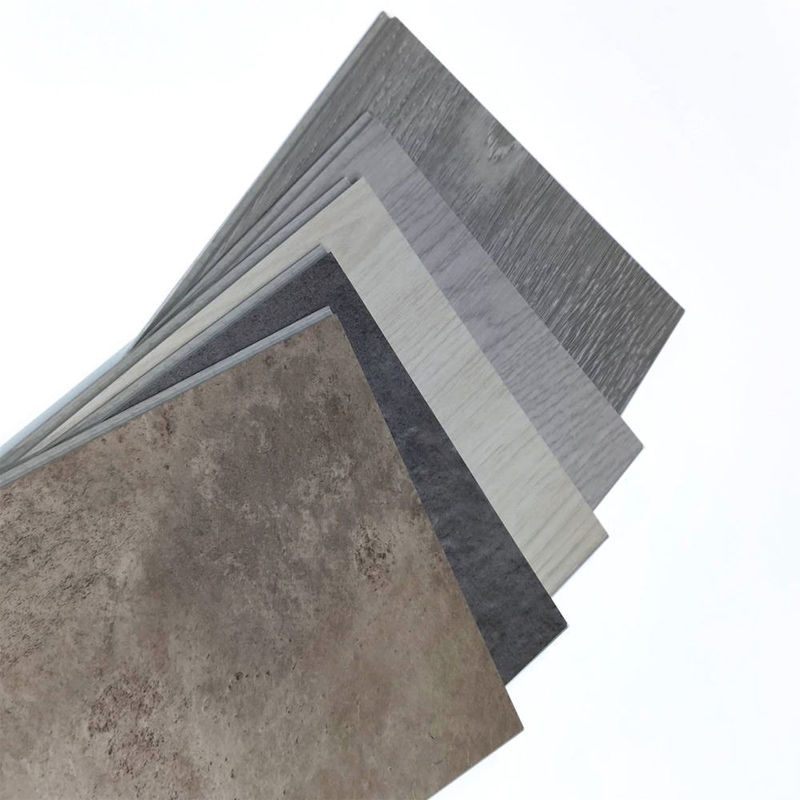 एसपीसी पीवीसी यूनीलिन क्लिक उत्कीर्ण दीवार पैनल फैक्टरी मूल्य जलरोधक अग्निरोधक विनाइल प्लास्टिक दीवार आवरण