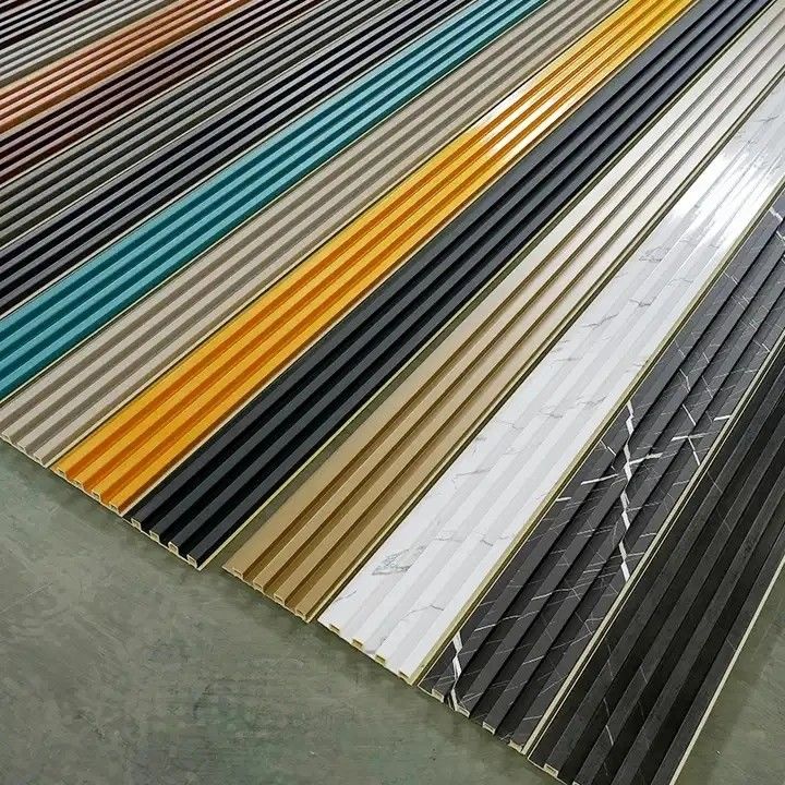 उच्च श्रेणी की गुणवत्ता वाली लकड़ी प्लास्टिक कम्पोजिट सजावटी आंतरिक सजावट 3 डी जलरोधक Wpc बाहरी दीवार आवरण