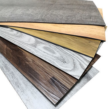 पुराने घरों के नवीनीकरण के लिए आधुनिक स्वयं चिपकने वाला पीवीसी एलवीटी फर्श अंतिम समाधान