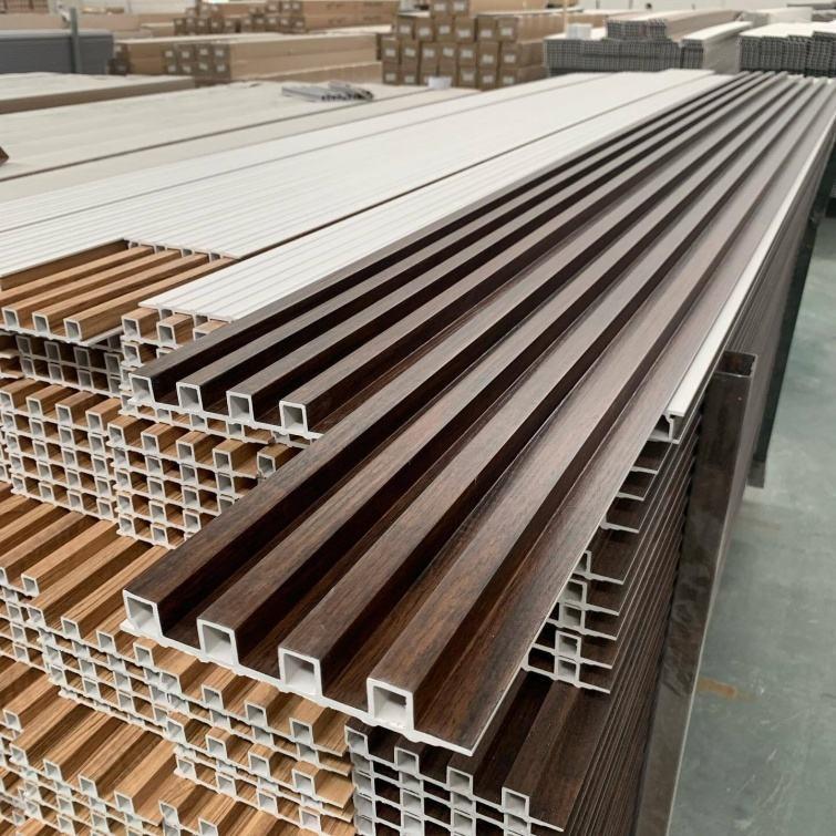 आंतरिक WPC फ्लोटेड वॉल पैनल 3D पीवीसी लकड़ी वैकल्पिक आउटडोर/व्यावसायिक/ रसोई/ जिम पैनल प्लास्टिक शीट जलरोधक वॉल पैनल