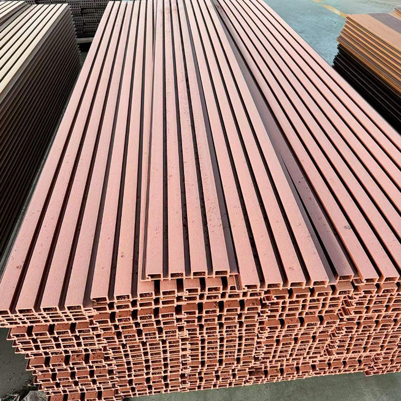 वाटरप्रूफ वॉल क्लैडिंग WPC आउटडोर कम्पोजिट वॉल पैनल पीवीसी लकड़ी वॉल पैनल आउटडोर सह-एक्सट्रूडेड फ्लोटेड क्लैडिंग पैनल