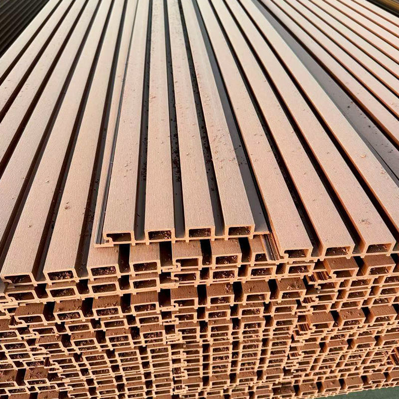 वाटरप्रूफ वॉल क्लैडिंग WPC आउटडोर कम्पोजिट वॉल पैनल पीवीसी लकड़ी वॉल पैनल आउटडोर सह-एक्सट्रूडेड फ्लोटेड क्लैडिंग पैनल