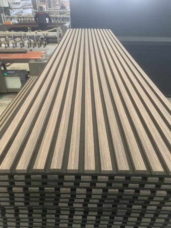 गर्म बिक्री ध्वनिक पैनल लकड़ी के स्लेट फ्लोटेड वॉल पैनल घर सजावट आंतरिक ध्वनि प्रतिरोधी वॉल पैनल