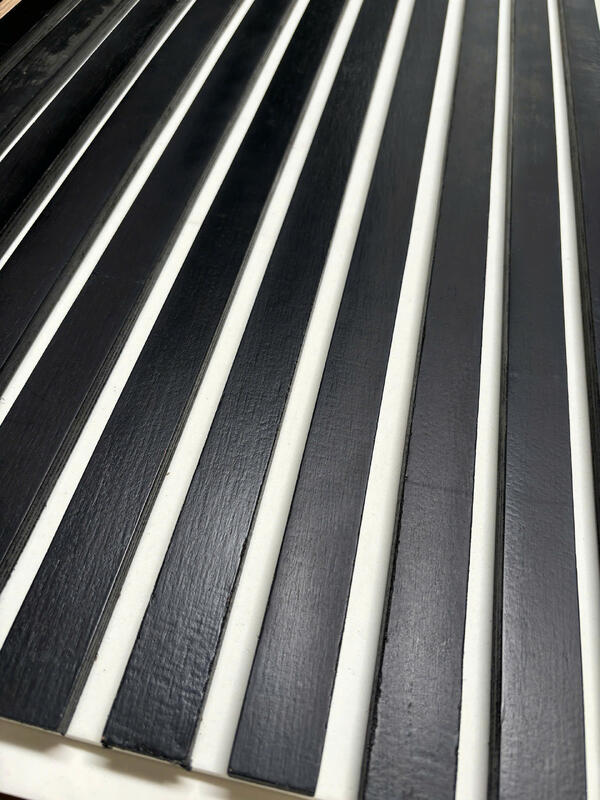 प्रतिस्पर्धी मूल्य वाली लकड़ी के स्लेट वॉल पैनल छत लकड़ी के स्लेट ध्वनिक पैनल ध्वनिरोधी दीवार के लिए