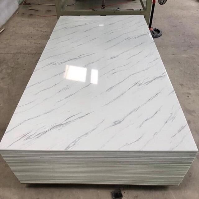 उच्च गुणवत्ता वाले पीवीसी वॉल पैनल के साथ यूवी संगमरमर प्रभाव आर्द्रता और होटल सजावट के लिए जलरोधी डब्ल्यूपीसी सबसे अच्छी कीमत