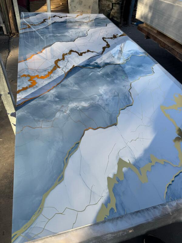 फैक्टरी प्रत्यक्ष आपूर्ति 2.5 मिमी 2.8 मिमी मोटाई 4*8 फीट पीवीसी संगमरमर शीट यूवी बोर्ड जलरोधक लौ retardant विरोधी खरोंच