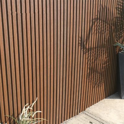 आवासीय आधुनिक आंतरिक डब्ल्यूपीसी दीवार पैनल आउटडोर क्लैडिंग ध्वनिरोधी