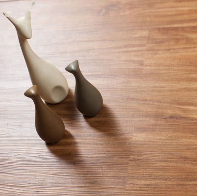 जीवाणुरोधी कठोर कोर एसपीसी विनाइल फर्श 4mm 5mm 6mm