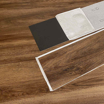 स्वयं चिपकने वाला पीवीसी फर्श पहनने के प्रतिरोधी रखरखाव में आसान